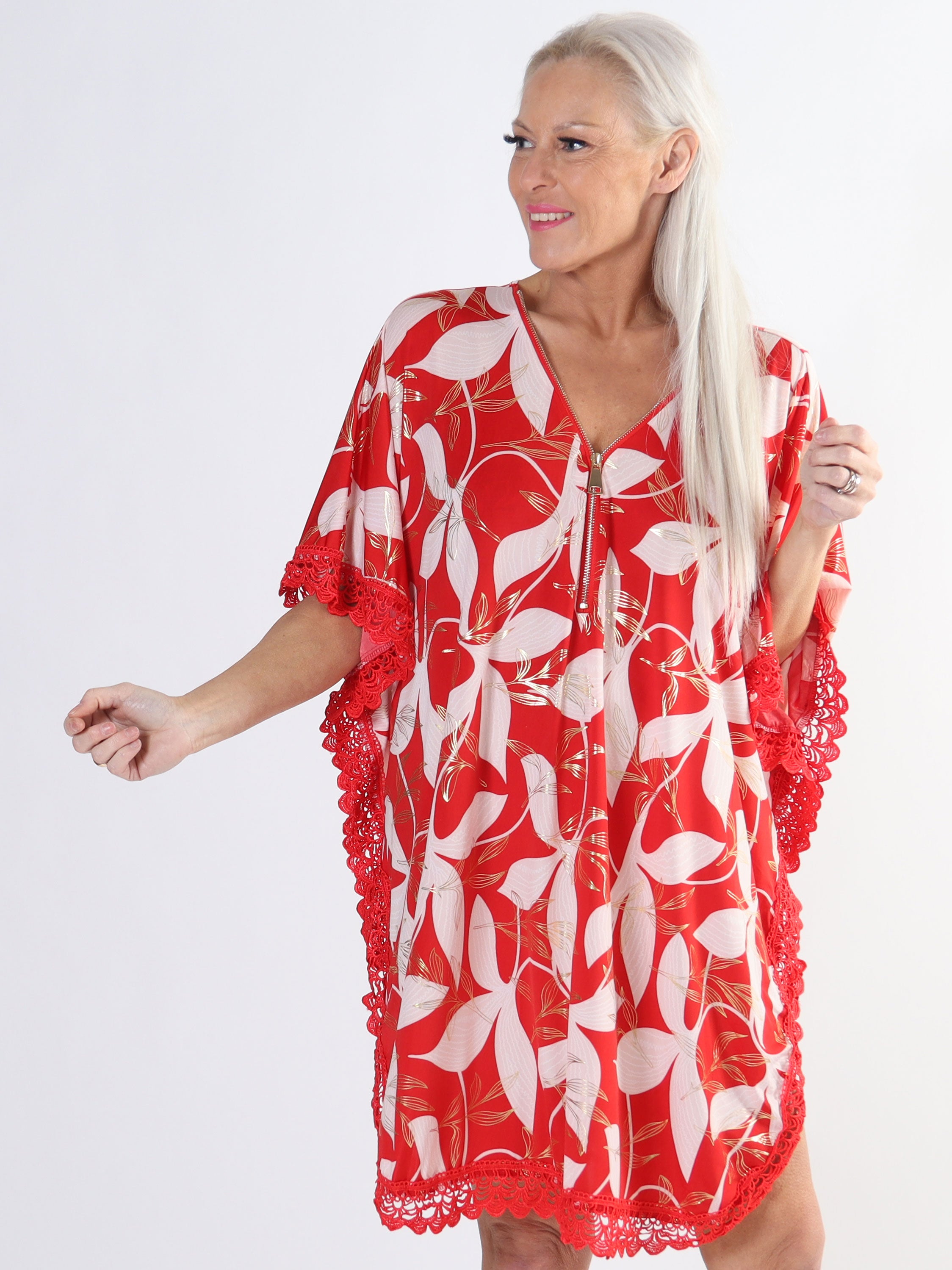 Chara - Plus size tunikakjole med blondekant og lynlås